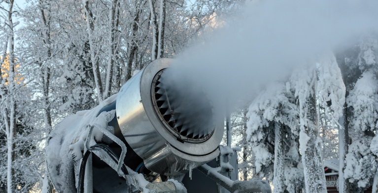 snowmaking-machine-action-ski-resort-sljeme-near-zagreb-croatia